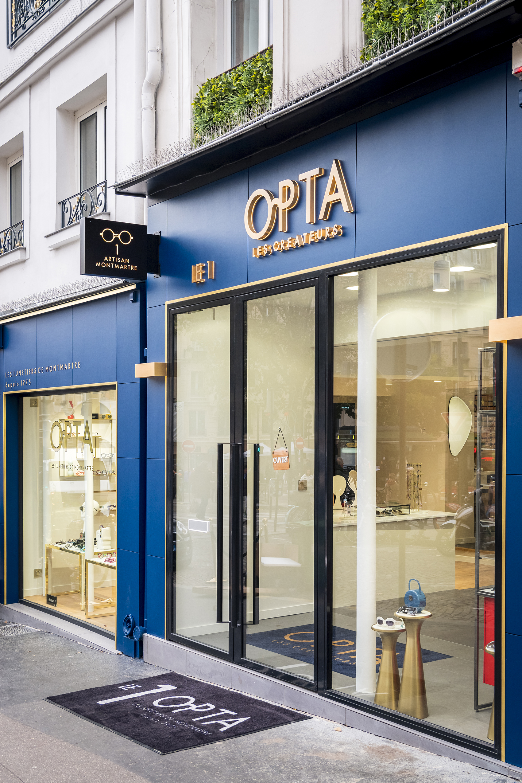 Photo façade OPTA 1 rue Lepic.jpg Photo de la façade du magasin d'optique OPTA situé au 1 rue Lepic