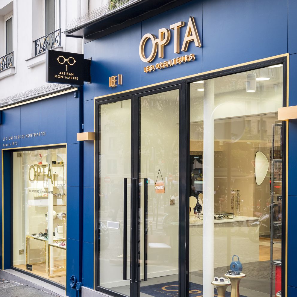 Photo de la façade du magasin d'optique OPTA situé au 1 rue Lepic